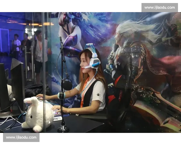 粉丝狂欢！英魂之刃全国赛现场气氛燃爆，精彩瞬间回顾！